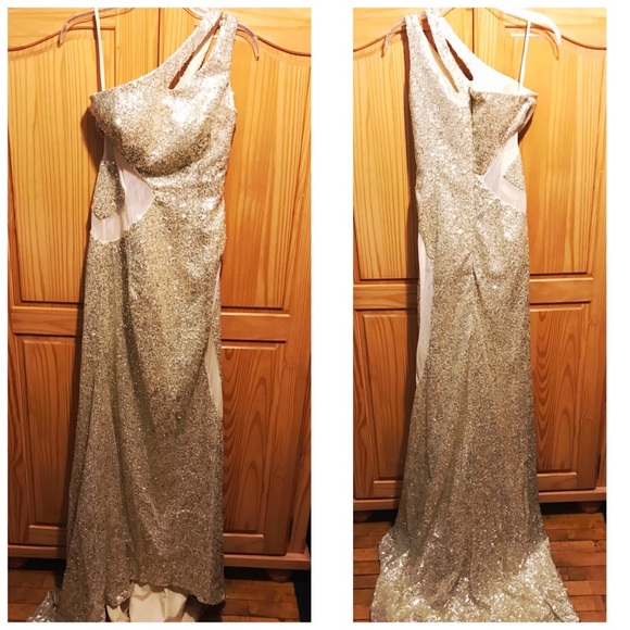 Dresses & Skirts - Formal Dress